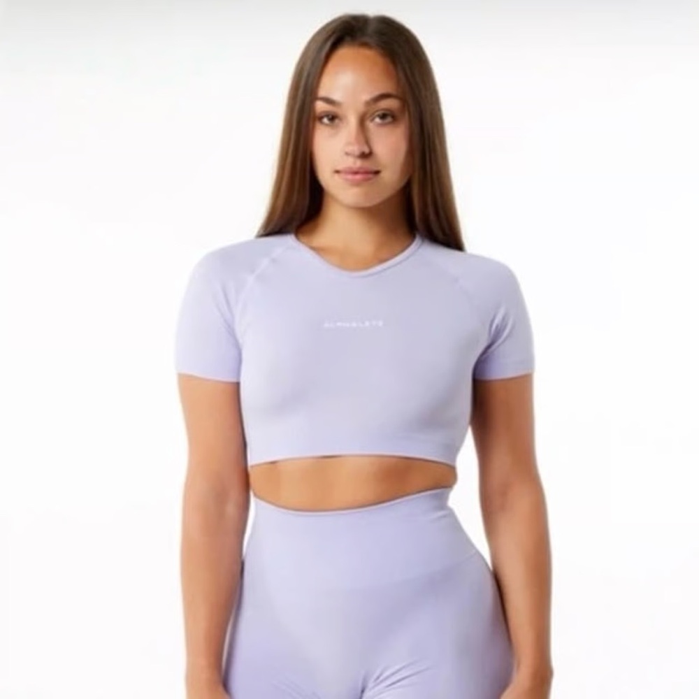 Alphalete Amplify V Neck Crop Top